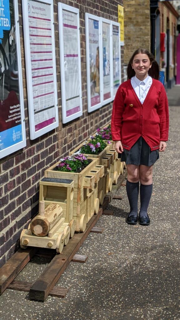 664f1fac72937 664f1fac72938bella And Planter.jpg