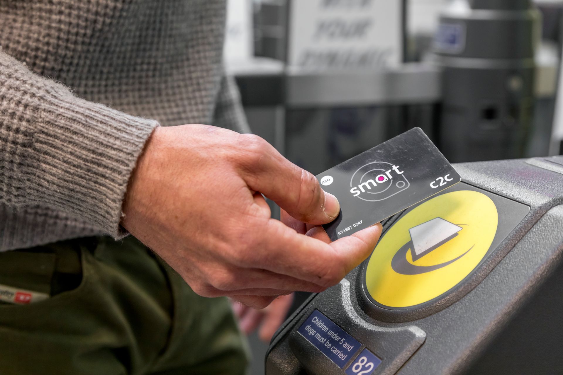  66cf3d6e79ec0 66cf3d6e79ec21830 City Of London Fenchurch Street Gateline London London Fenchurch Street (station) People Smartcard Station.jpg