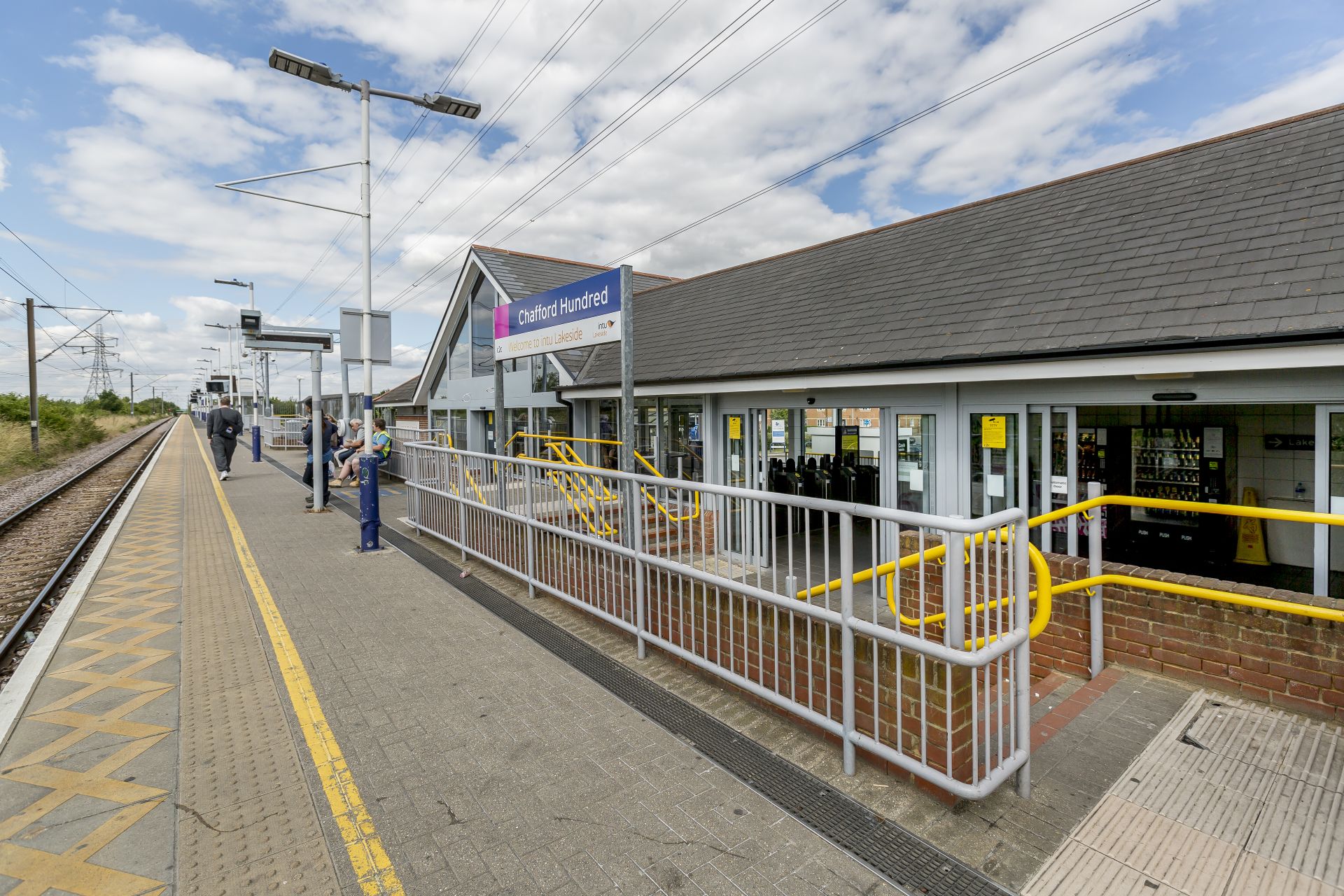  66cf4150de7cd 66cf4150de7ce953 Chafford Hundred Chafford Hundred (station) Essex Station.jpg